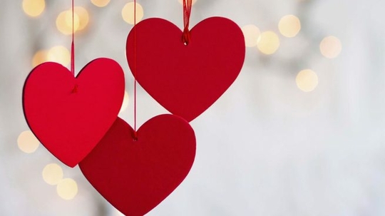 Todos los años, el día 14 de febrero, las parejas celebran este día haciéndose regalos entre ellos para mostrar el amor que sienten.Sin embargo, ¿sabían que ese no es el significado real de este día? Los vend ¿Saben cuál es el significado real de San Valentín?